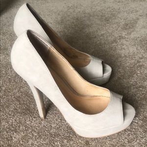 Nude Aldo peep toe heel size 6.5